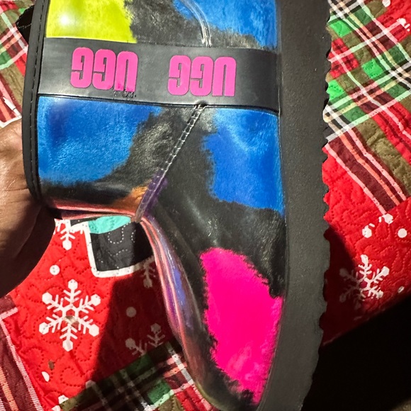 Splattered girl Uggs size 2 - Picture 3 of 7